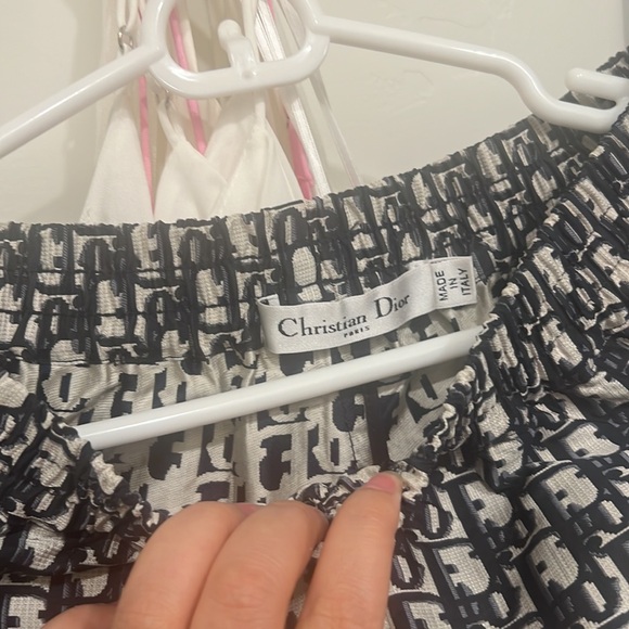 New - Picture 2 of 3